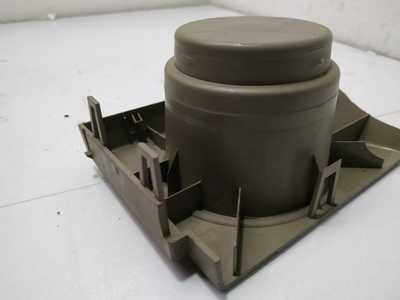 Portavasos  delantero izquierdo con detalle