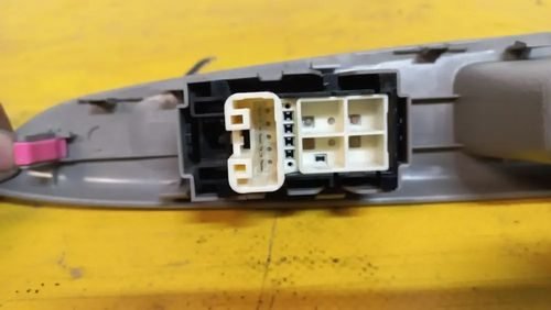 Vista 3 de Control Yaris Trasera Izquierda 2007 2016