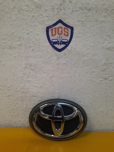 Vista 4 de Emblema De Toyota Hilux 2016  2022