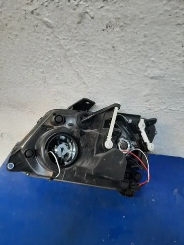 Vista 2 de Faro Derecho Volkswagen Amarok 2017  2019