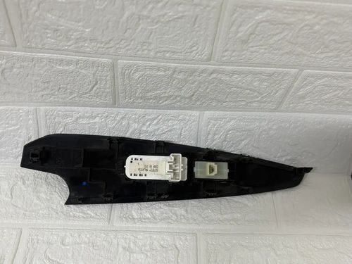 Vista 3 de Control Cristal Delantero Derecho Mazda 2 Yaris R 2016 2019