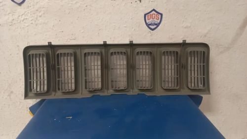 Vista 3 de Parrilla Delantera Jeep Cherokee 4x4 1996   1998