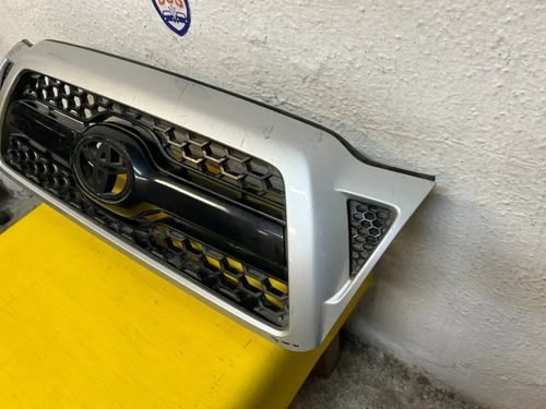 Vista 5 de Parrilla Delantera Toyota Tacoma 2012  2017
