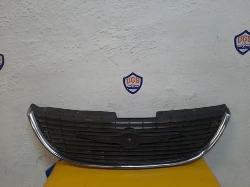 Parrilla Chrysler Voyager 2001  2004