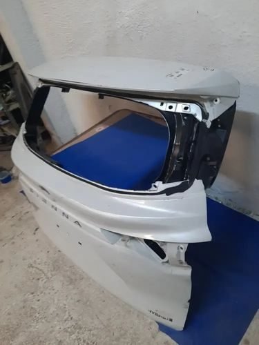 Vista 4 de Tapa Cajuela Toyota Sienna 2019  2021