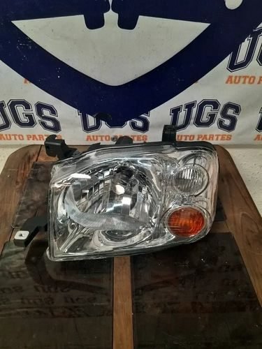 Vista 4 de Faro Izquierdo De Nissan Np300 2008  2015 Tw