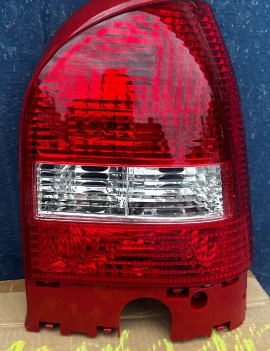 Calavera Lado Derecho,2000, Genérico — Volkswagen Pointer
