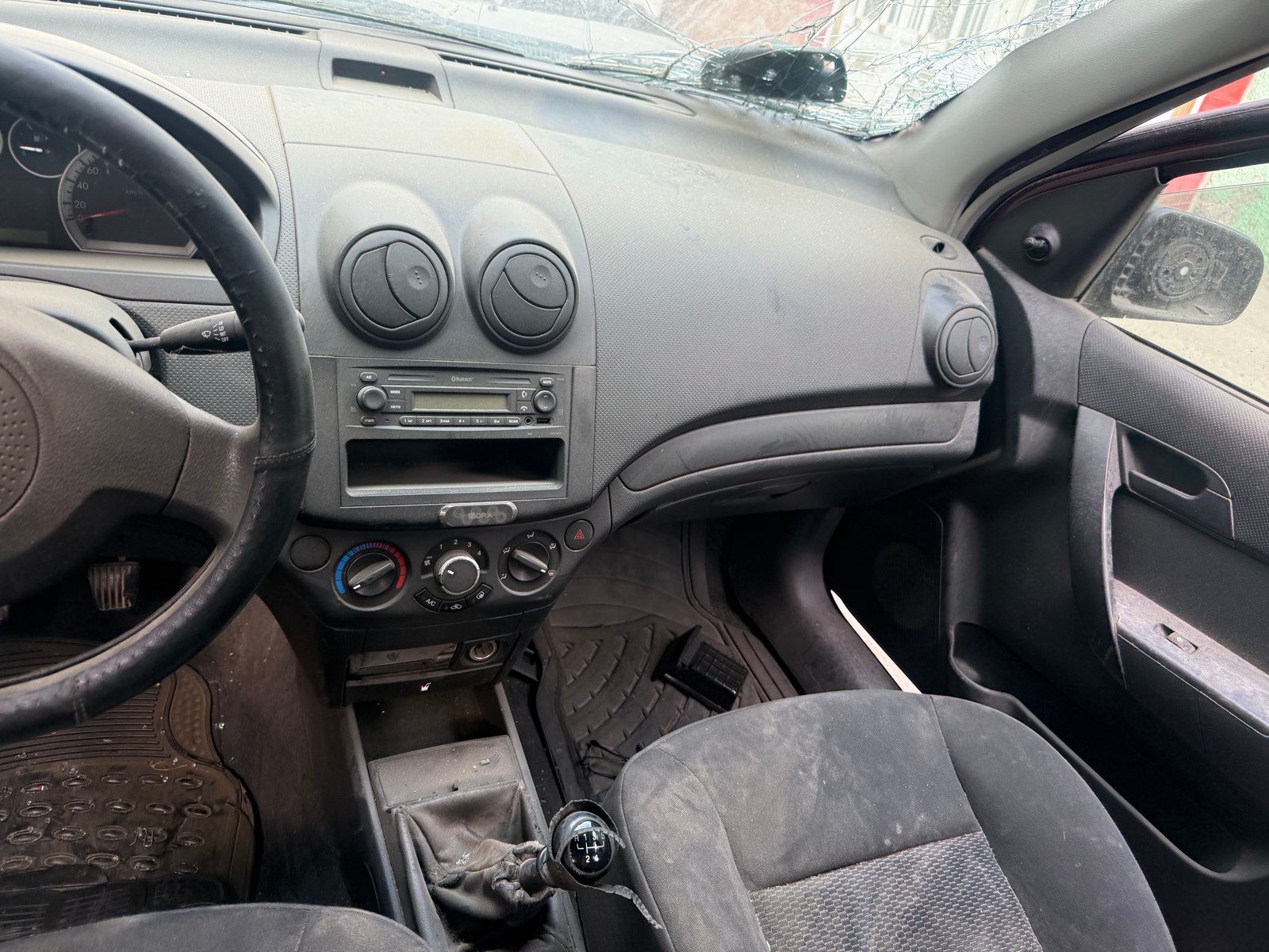 Vista 3 de Aveo 2016 estándar por partes, motor garantizado y conversión disponible