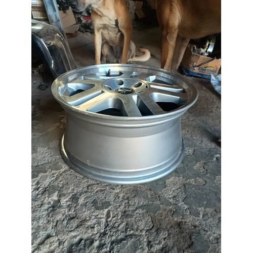 Vista 2 de Rin 17  Ford Mustang Gt 06-10