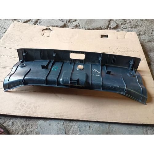 Vista 3 de Moldura Para Cajuela Nissan Versa 12-20