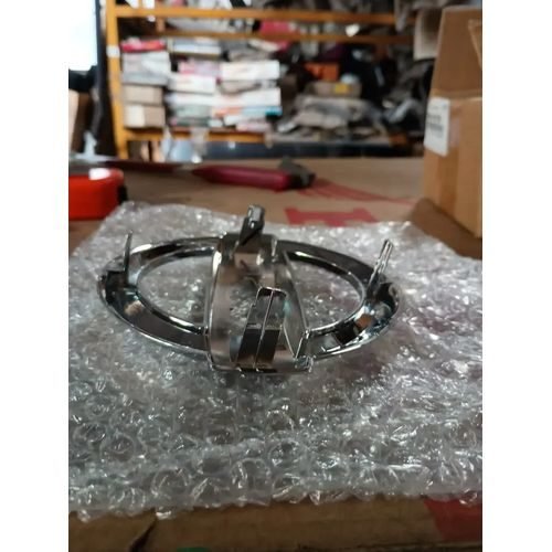 Vista 2 de Emblema De Parrilla Nissan Np300 16-23