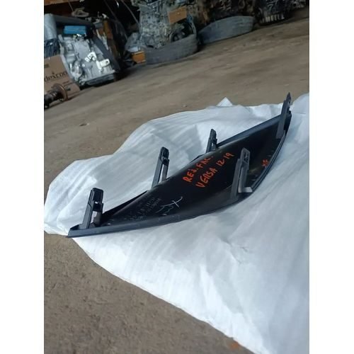 Vista 2 de Rejilla Fascia Nissan Versa 12-19