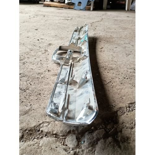 Vista 3 de Moldura De Parrilla Cromada Honda Cr-v 07-09