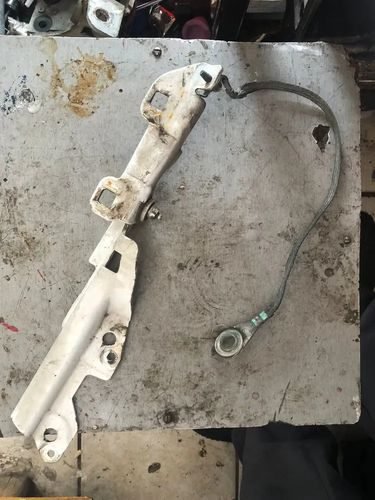 Vista 4 de Bisagra Derecha Cofre Ford Mustang 2000 1999 - 2004