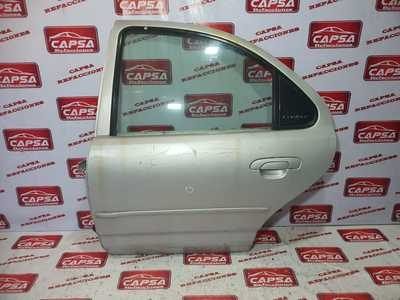 Con mecanismo y vidrio, arnes, bisagra superior, manija interior y exterior, mecanismo y cerradura