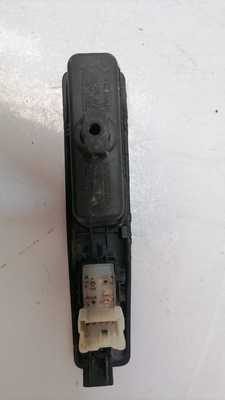 Control de vidrio puerta trasera izquierda